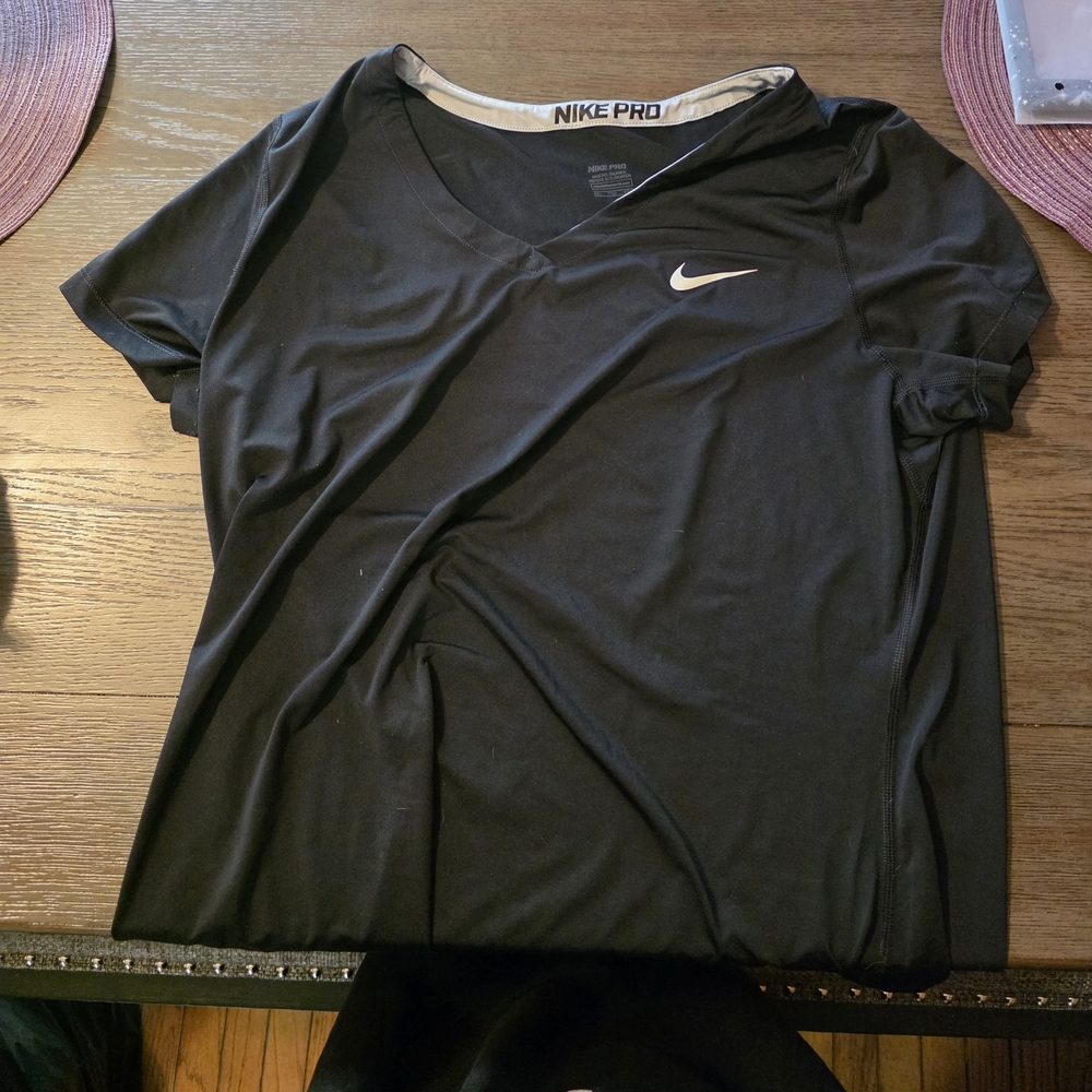 Nike Pro Women's Black Short Sleeve Tee